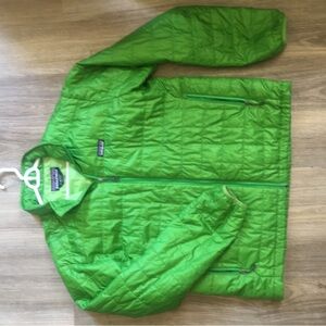 Patagonia green puffer jacket mens . Size Large . Excellent condition